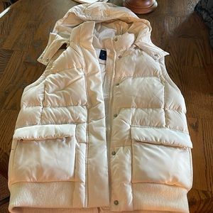 Vest for woman size small. Beige
